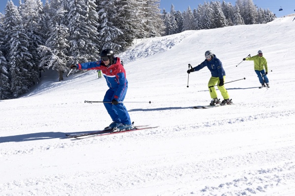 Adult ski course in the ski resort Alpendorf / St. Johann in the Pongau